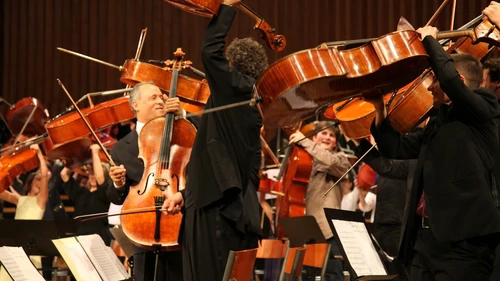 8. natjecanje Antonio Janigro otvoreno je koncertom Ansambla 100 violončela u Lisinskom