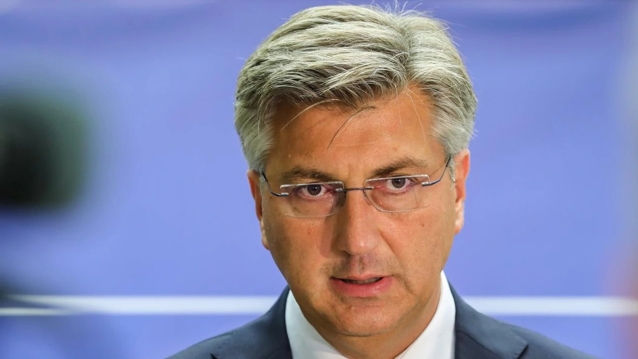 Plenković uručio milijune, Omišlju više od 2 milijuna eura za obnovu škole