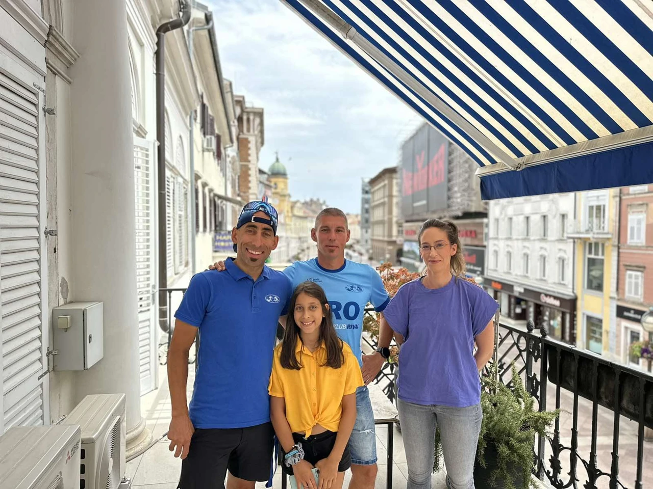 vesela sportska ekipa s našom sportašicom Ivonom Pierobon
