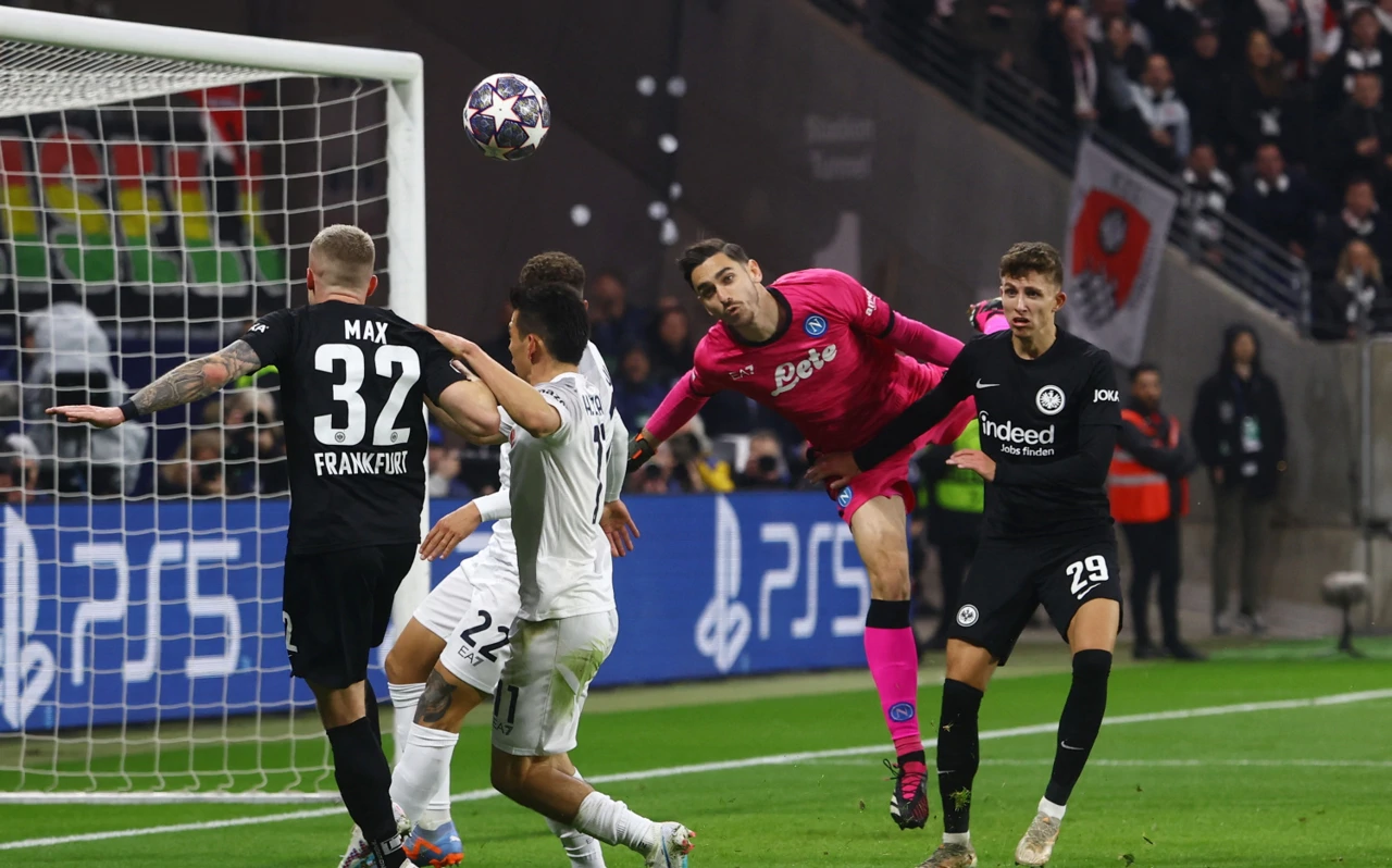 Dvoboj Eintrachta i Napolija, Foto: Kai Pfaffenbach/REUTERS