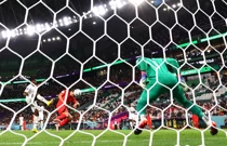 Cho Gue-sung zabija Gani, Foto: Kim Hong-Ji/REUTERS