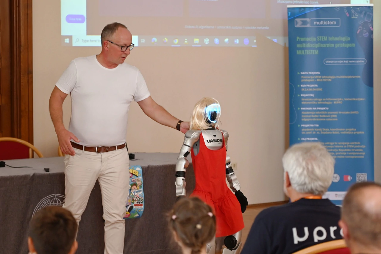 Tonka, humanoidni robot, Foto: UniZD//