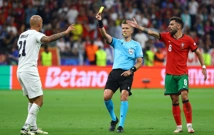  Vanja Drkušić i sudac Daniele Orsato, Foto: Kai Pfaffenbach/REUTERS