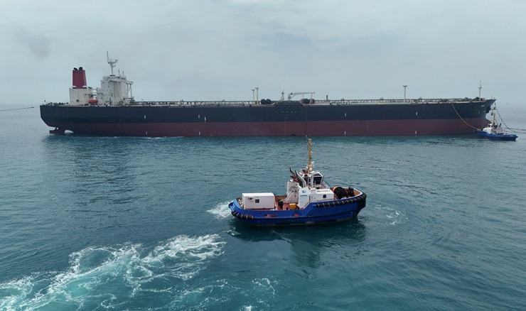 Iran ističe pravo na Hormuz nakon što je kod Omana pogođen brod