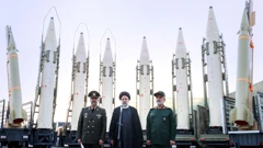 Iranski predsjednik Ebrahim Raisi na ceremoniji predstavljanja balističkih raketa