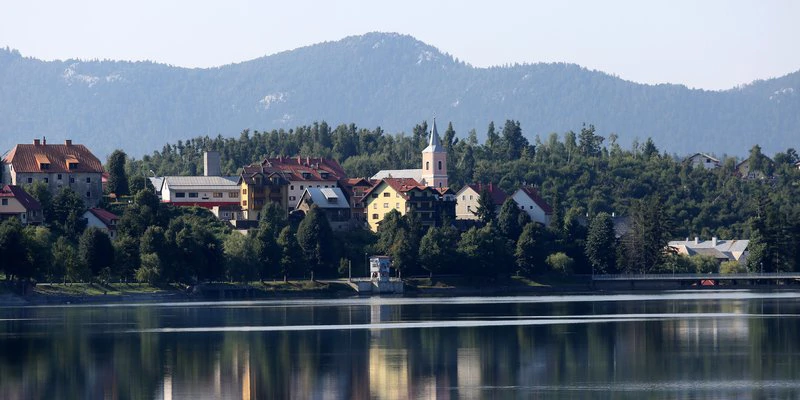 Idila uz jezero Bajer: pogled na Fužine (Foto: Goran Kovačić / Pixsell)