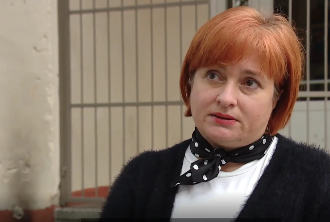 Victoria, učiteljica u maloj školi u kampu Diavata