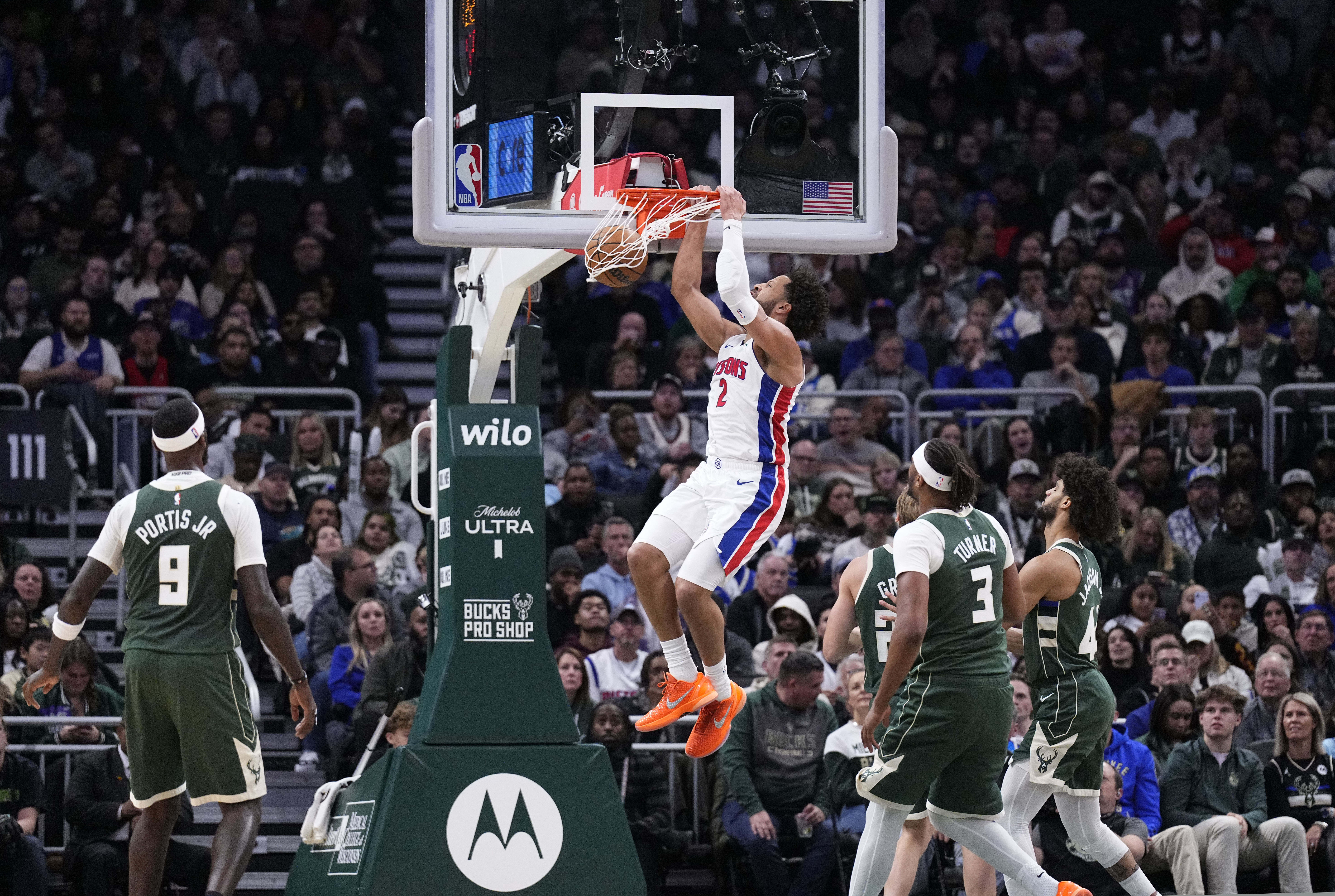 2025 11 23t041738z 1716668062 mt1usatoday27659728 rtrmadp 3 nba detroit pistons at milwaukee bucks 20251123092021