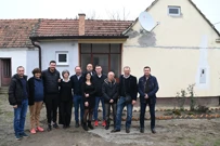 Iz podstanarstva u trošnoj kućici uselili u vlastiti dom - Szilvija Filaković s gostima , Foto: Ante Gudelj/-