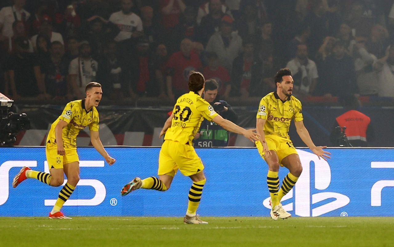 Mats Hummels slavi sa suigračima , Foto: Kai Pfaffenbach/REUTERS