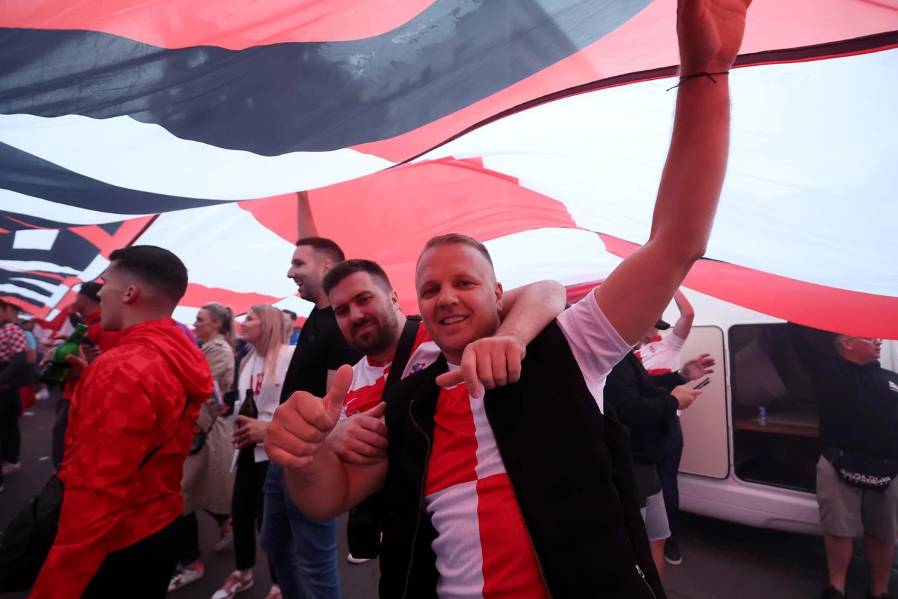 Njemačka premijera najveće hrvatske zastave   , Foto: Sanjin Strukic /PIXSELL