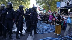 Prosvjednici i policija na ulicama Madrida