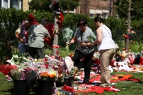 Navijači ostavljaju obilježja i cvijeće kraj Anfielda, Foto: Temilade Adelaja/REUTERS