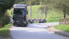 Loša cesta do budućeg centra za migrante u općini Krnak