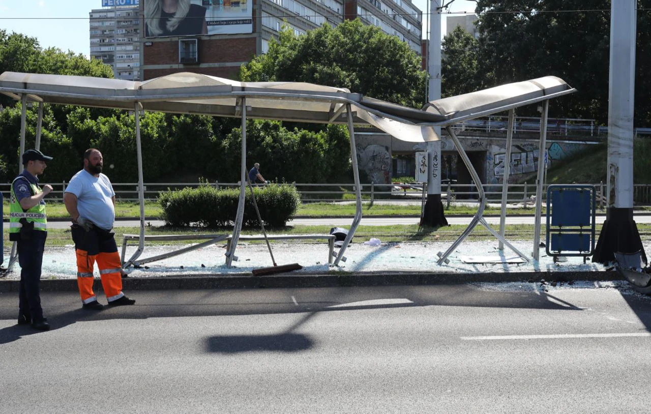 Prometna nesreća na Aveniji Marina Držića u Zagrebu, Foto: Emica Elvedji/PIXSELL