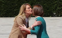 Predsjednica Europskog parlamenta Roberta Metsola i moldavska predsjednica Sandu, Foto: Vladislav Culiomza/REUTERS