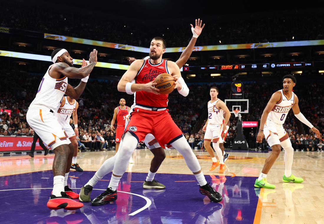 2025 11 07t032231z 1771549234 mt1usatoday27523103 rtrmadp 3 nba los angeles clippers at phoenix suns 20251107074508