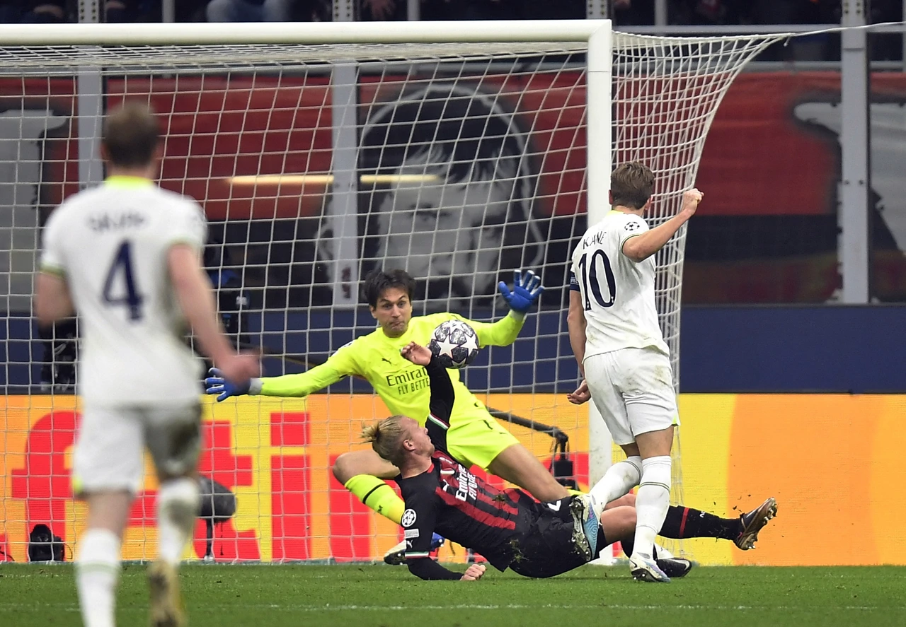 Harry Kane u akciji protiv Milana, Foto: Daniele Mascolo/REUTERS