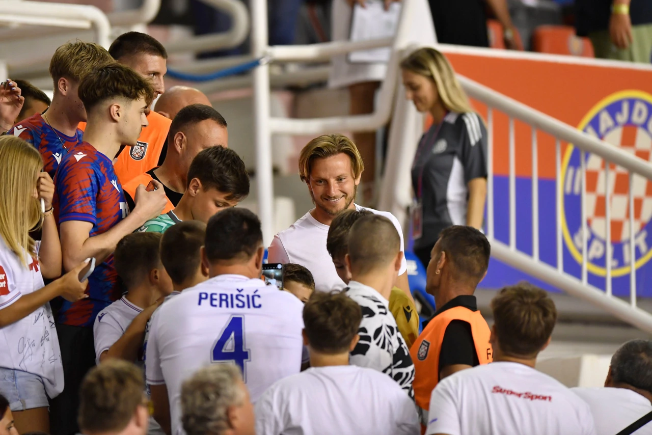 Ivan Rakitić s navijačima 
