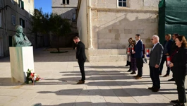 Odavanje počasti Bartolu Kašiću