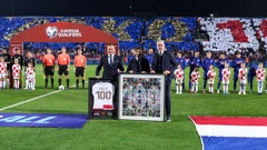 Uručen poseban dres Zlatku Daliću