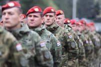 Dodjela crvenih beretki u Kininu , Foto: Marko Dimic/PIXSELL