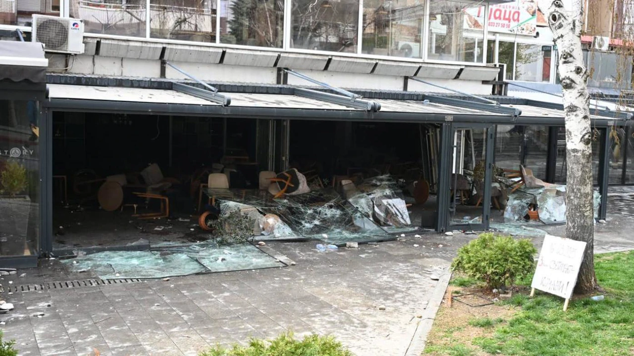 Prosvjednici razbili kafić vlasnika noćnog kluba