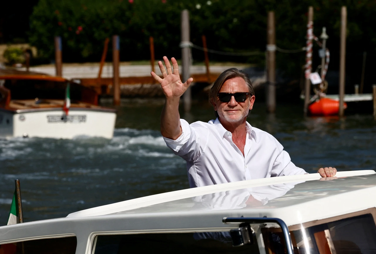 Daniel Craig