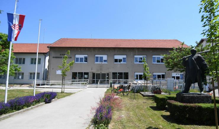 Otvoren obnovljeni Trg hrvatskih branitelja u Garešnici