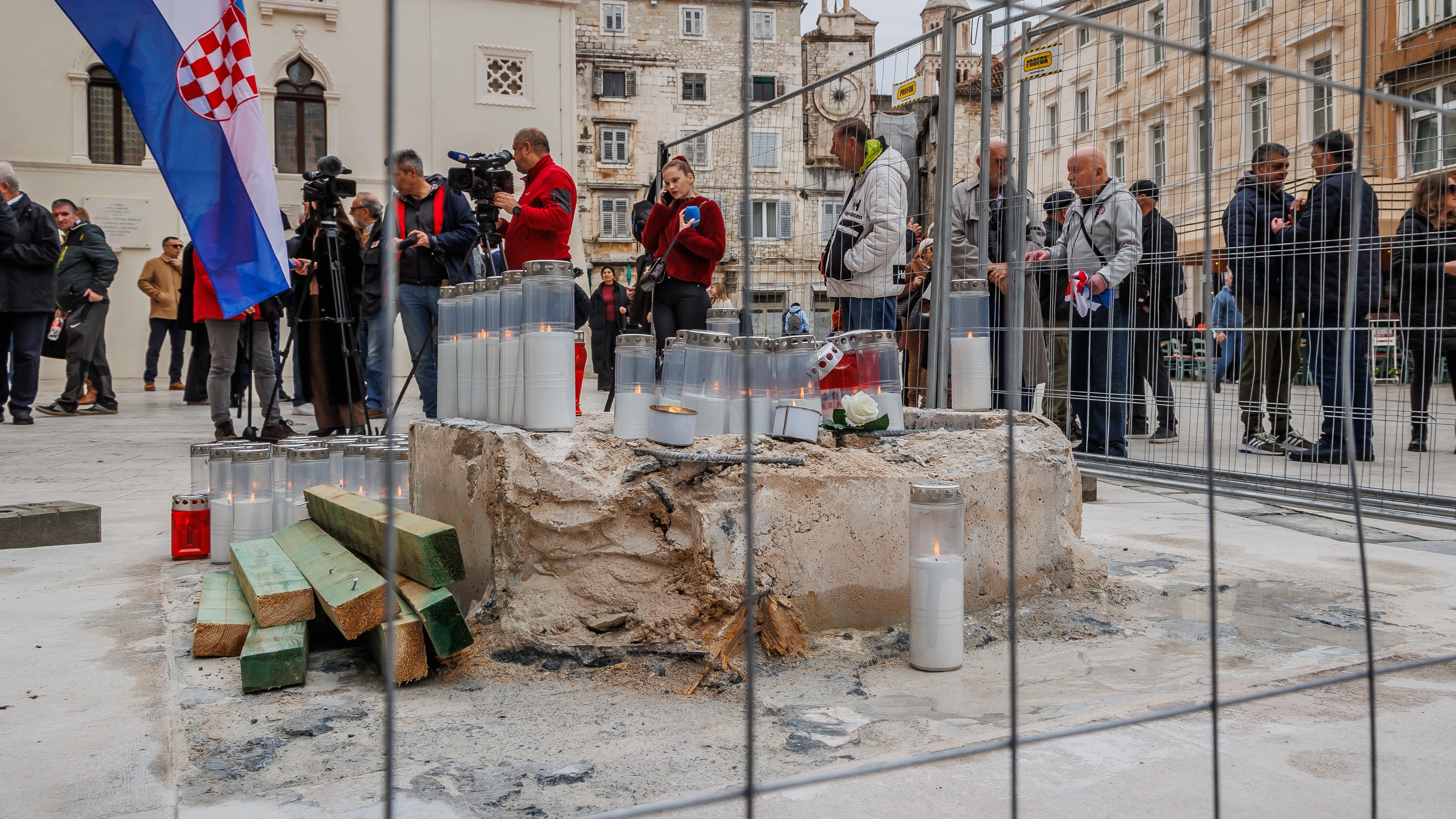 Prosvjed zbog uklanjanja štandarca na splitskoj Pjaci