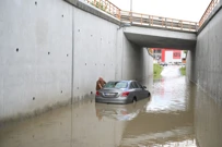 Zagreb: Autom zapeo u poplavljenom podvožnjaku, Foto: Davor Puklavec/Pixsell