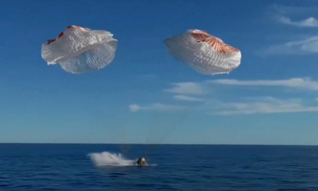 Američki astronauti se vratili na Zemlju nakon oduženog boravka u svemiru