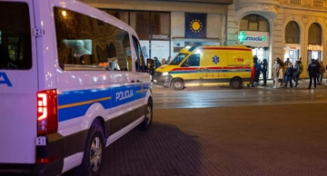  Zagreb: Policija osigurava prostor oko Jelačićeva trga nakon masovne tučnjave 