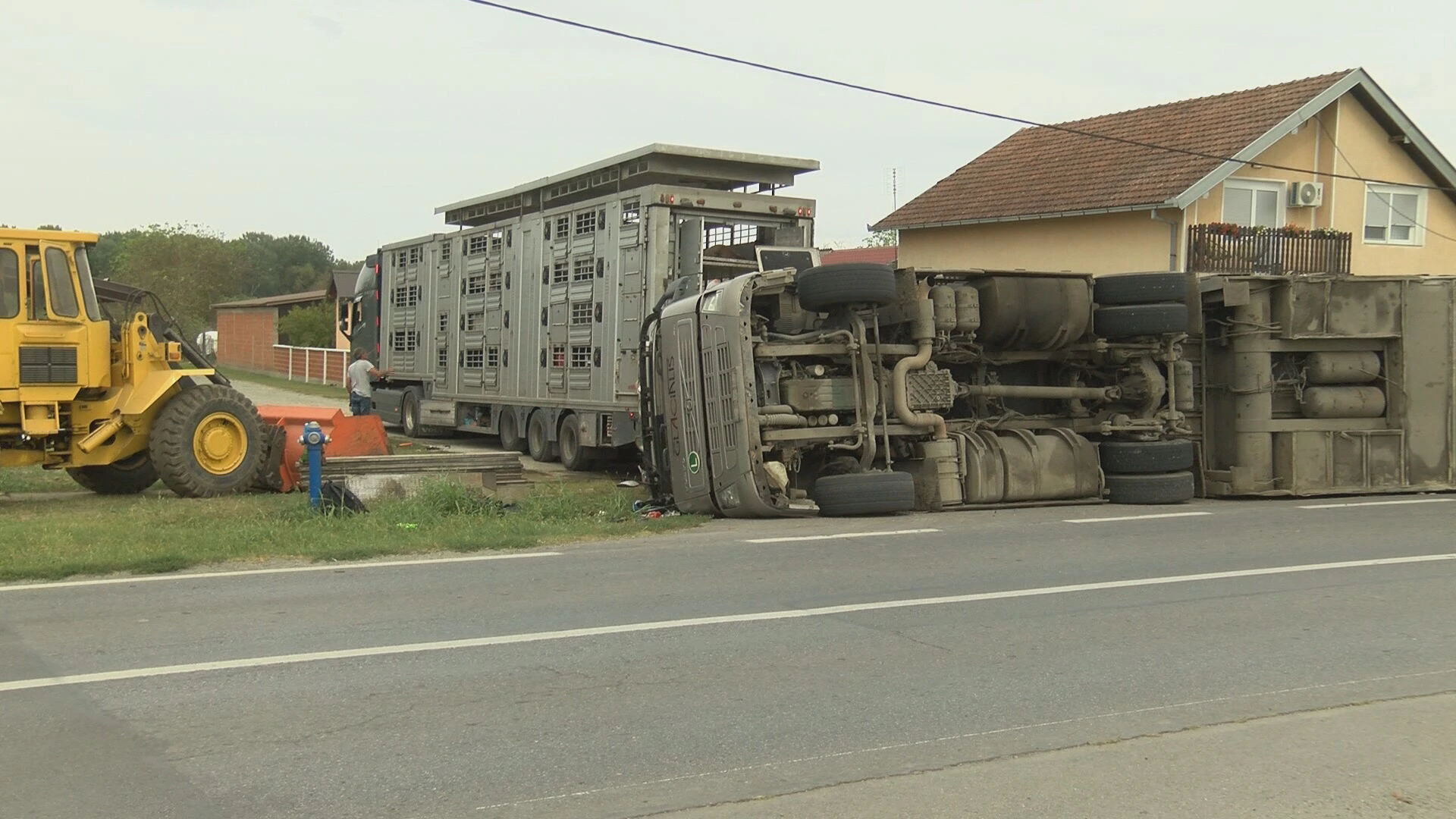 U Podravskoj Moslavini Prevrnuo Se Kamion Koji Je Prevozio Oko 150 ...