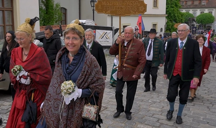 Vesprem, svečani mimohod