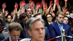Prosvjednici prekinuli svjedočenje Blinkena o potpori Izraelu i Ukrajini 