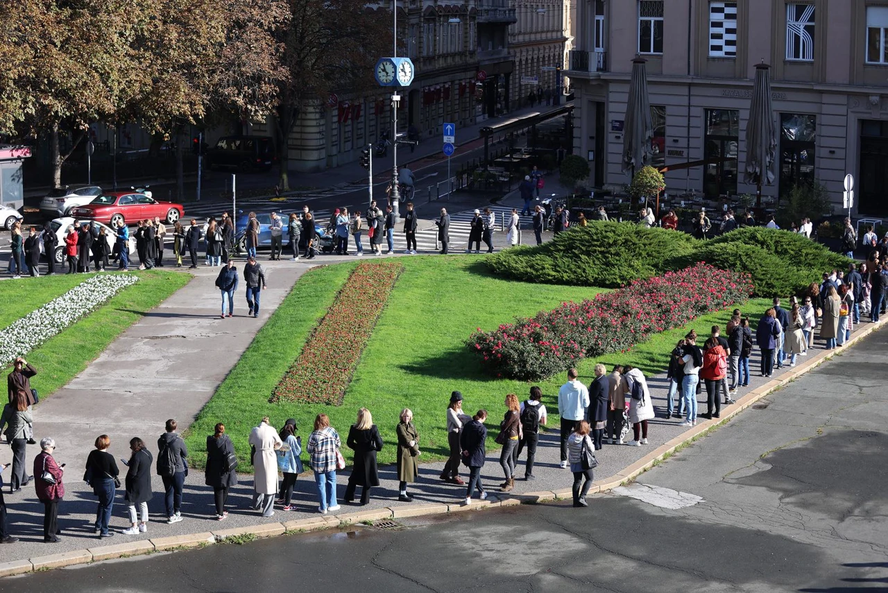 Prodaja karata za Orašar, Foto: Sanjin Strukic/PIXSELL