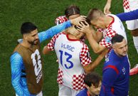 Nikola Vlašić slavi pogodak za 2:1 zajedno sa suigračima, Foto: Pilar Olivares/REUTERS