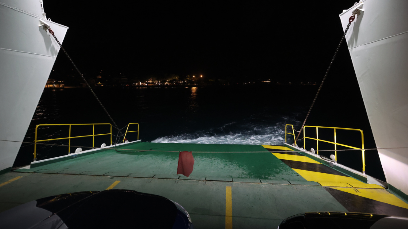 Pala rampa trajekta Mljet prilikom pristajanja