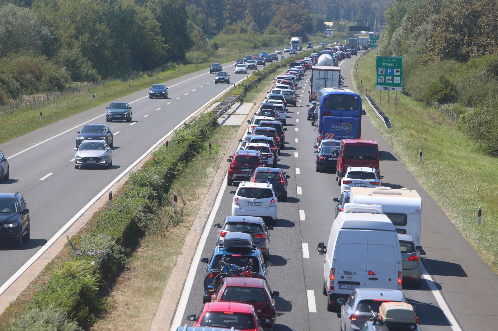 Erhöhter Verkehr auf Hauptverkehrsstraßen und Grenzübergängen 2 pxl 120824 118981435 20250818053828