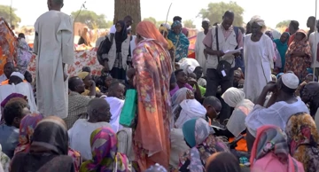 Raseljeni Sudanci okupljaju se nakon bijega iz grada Al-Fashir u Darfuru