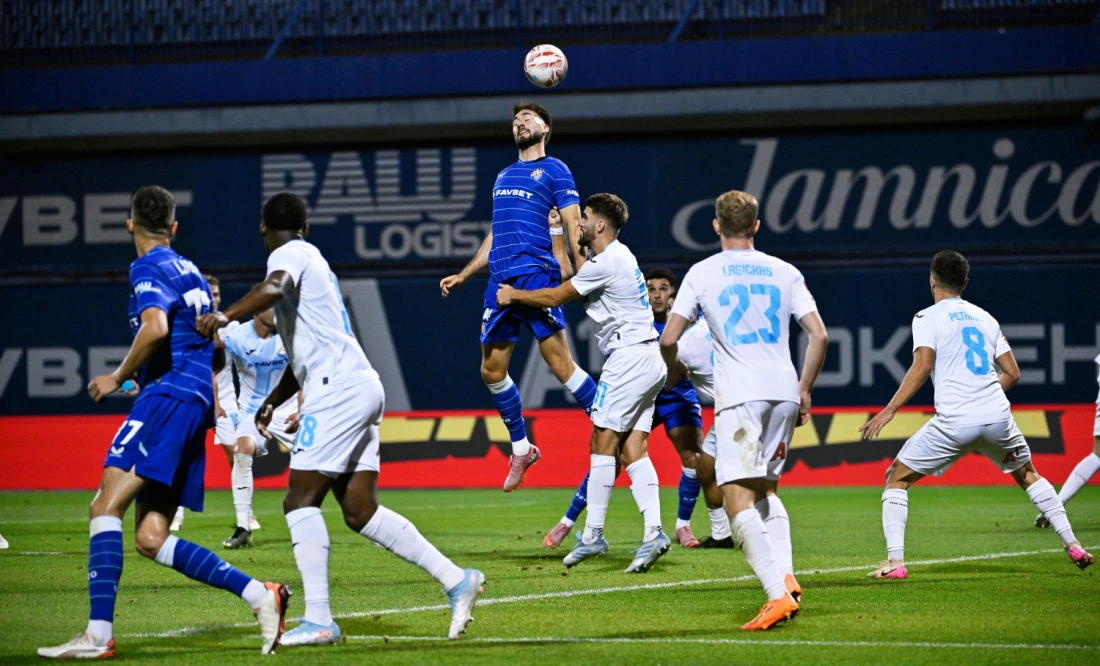 Derbi Dinama i Rijeke na Maksimiru, Modri jure prema naslovu