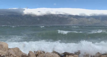 Za velebitski kanal označen je crveni meteoalarm