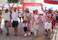 Bivša predsjednica s navijačima, Foto: Goran Stanzl/PIXSELL