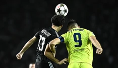 Bruno Petković u duelu, Foto: Marko Lukunić/PIXSELL