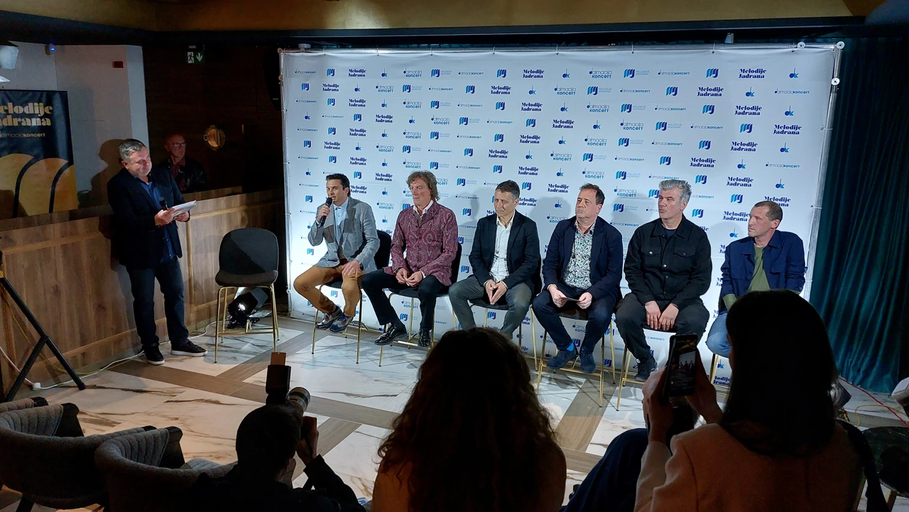 Sudionici predstavljanja Melodija Jadrana 2023. - Duško Ćurlić kao voditelj programa, Aljoša Bašić - izvršni direktor Dalmacija koncerta, Tonči Huljić, Tomislav Mrudljaš, Neno Belan, Saša Antić i Luka Barbić - TBF, Foto: Edo Gracin/Radio Split