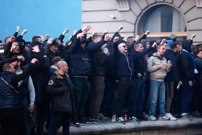 Bad Blue Boysi počeli s navijanjem i paljenjem baklji, Foto: Sanjin Strukic/PIXSELL