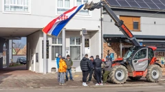 Brojni poljoprivrednici prosvjeduju na cesti zbog podjele zemlje 