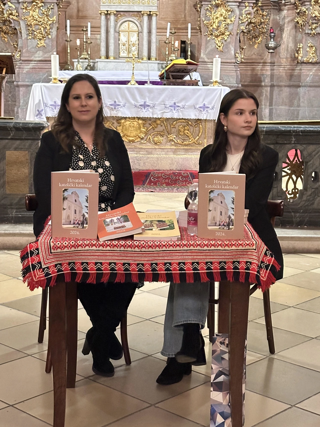 Urednica kalendara Lilla Trubić i moderatorica Maja Škrlin