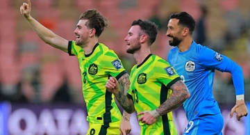  Connor Metcalfe, Aiden O'Neill i Paul Izzo slave plasman na SP